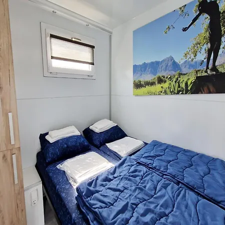 Water Lodge In Naarden With Marina Views بوتيل 2*