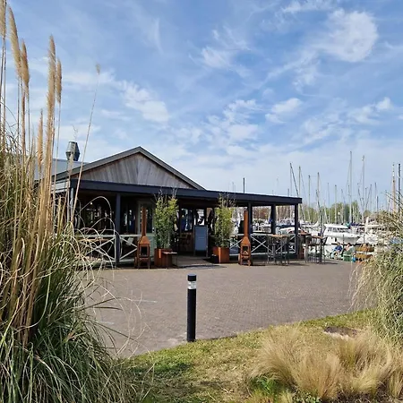 بوتيل Water Lodge In Naarden With Marina Views 2*