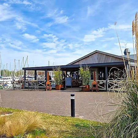 Botel Water View In 2*