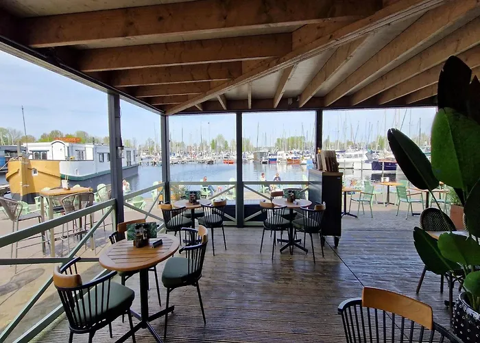 Water View In 3* 나르덴