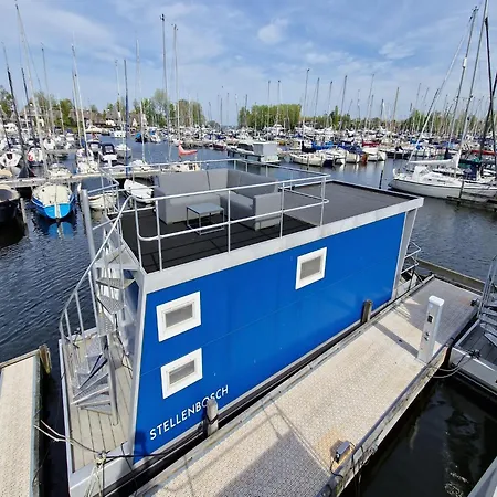 Botel Water Lodge In Naarden With Marina Views 2*